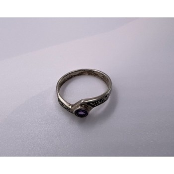 925 Sterling Silver Amethyst & Marcasite Ring Size 5.5