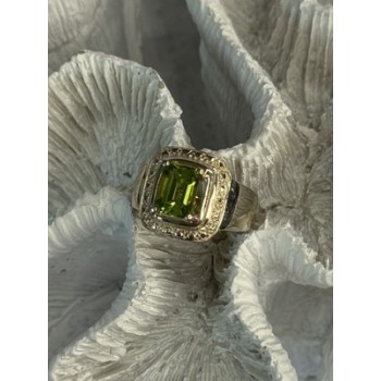 925 Sterling Silver Peridot Ring Size 6
