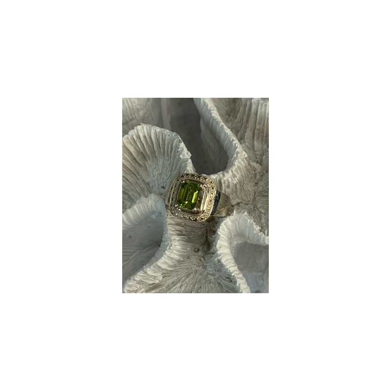 925 Sterling Silver Peridot Ring Size 6
