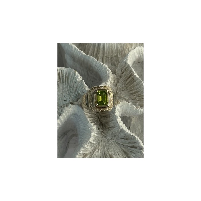 925 Sterling Silver Peridot Ring Size 6