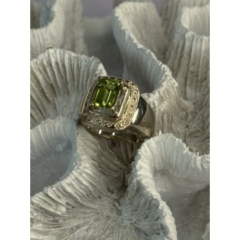 925 Sterling Silver Peridot Ring Size 6