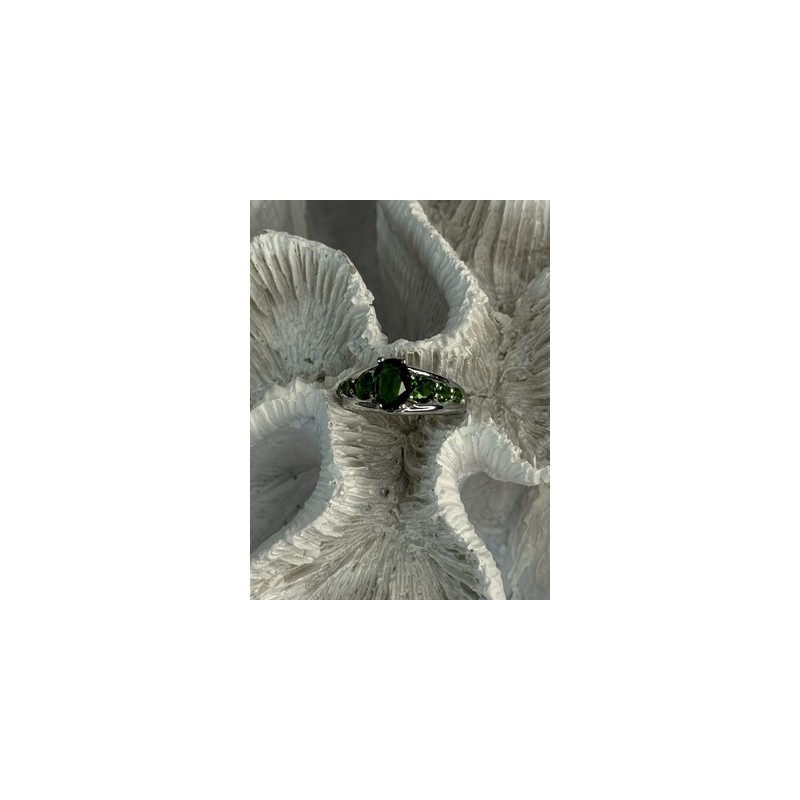 Classy 925 Sterling Silver Emerald Ring Size 7
