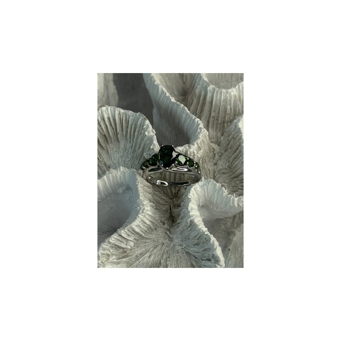 Classy 925 Sterling Silver Emerald Ring Size 7