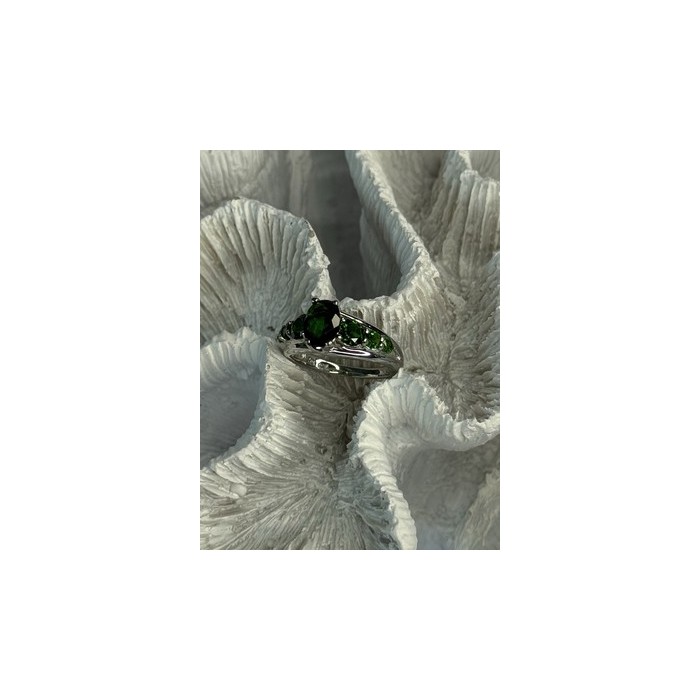 Classy 925 Sterling Silver Emerald Ring Size 7