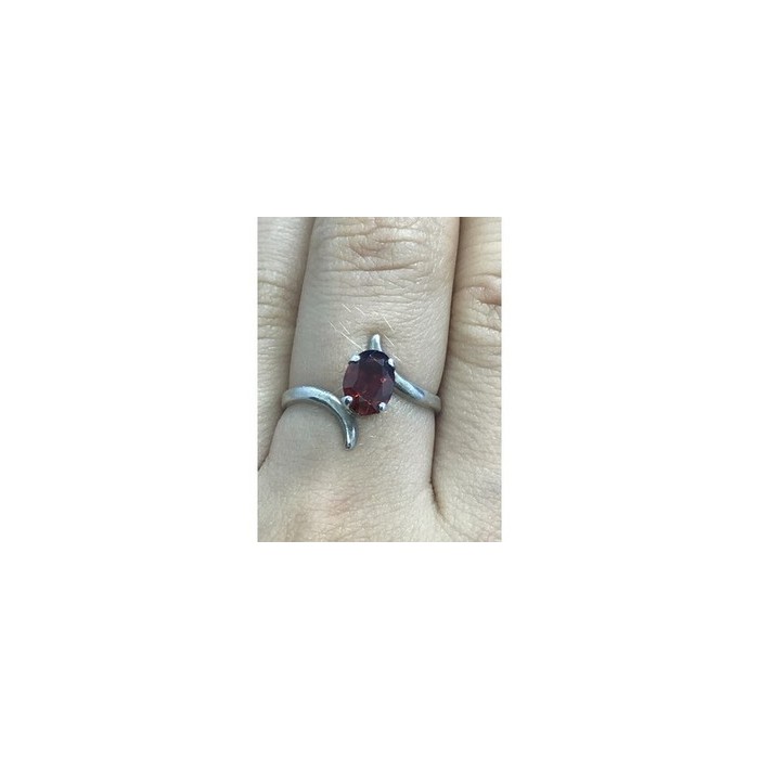 925 Sterling Silver Garnet Ring Size 8
