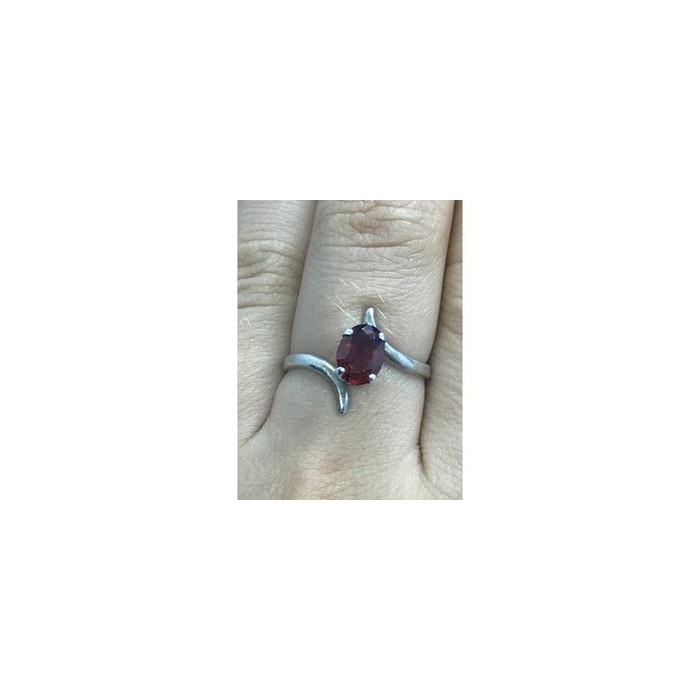 925 Sterling Silver Garnet Ring Size 8