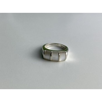 925 Sterling Silver Mother Of Pearl Ring Size 9