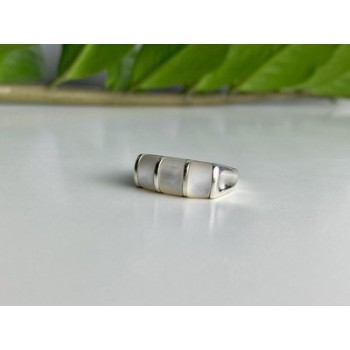 925 Sterling Silver Mother Of Pearl Ring Size 9