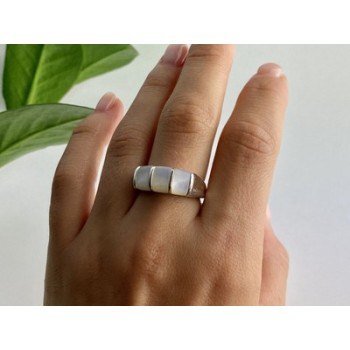 925 Sterling Silver Mother Of Pearl Ring Size 9