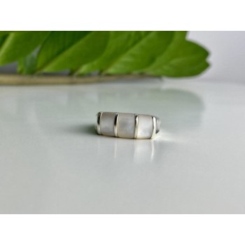 925 Sterling Silver Mother Of Pearl Ring Size 9