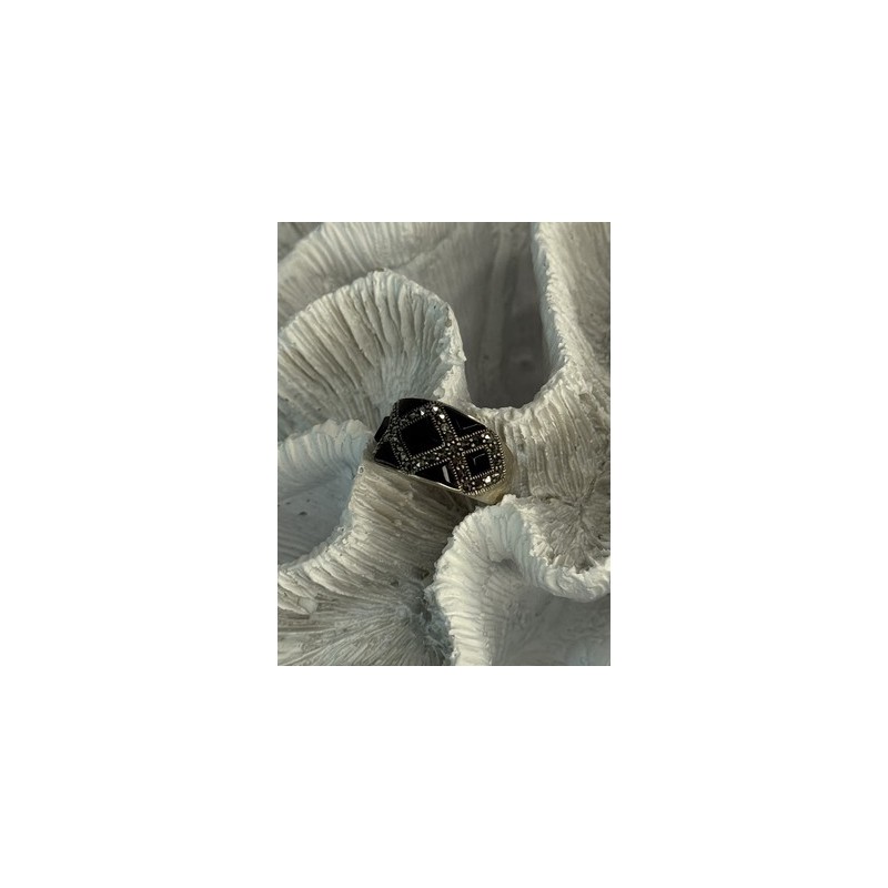 925 Sterling Silver Onyx & Marcasite Ring Size 6