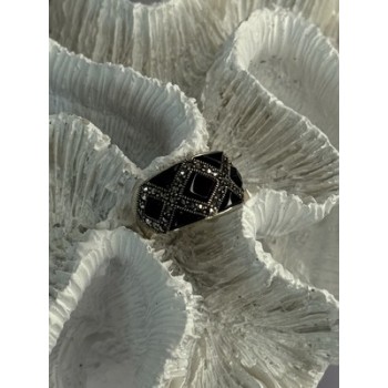 925 Sterling Silver Onyx & Marcasite Ring Size 6