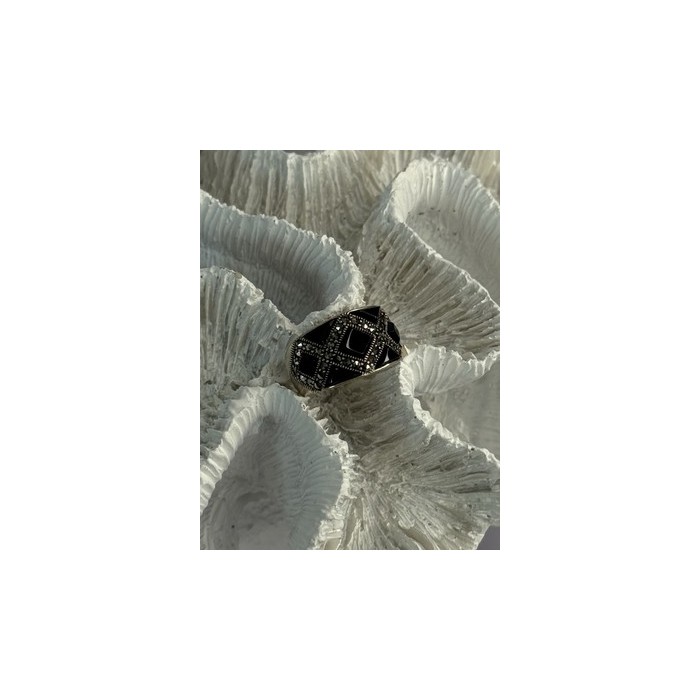 925 Sterling Silver Onyx & Marcasite Ring Size 6