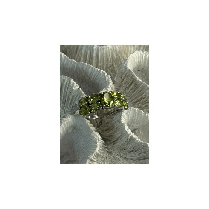 925 Sterling Silver Peridot Ring Size 8