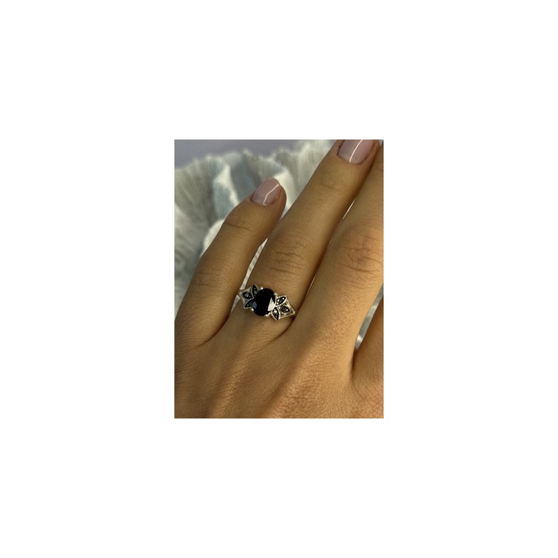 925 Sterling Silver Garnet & Marcasite Ring Size 7