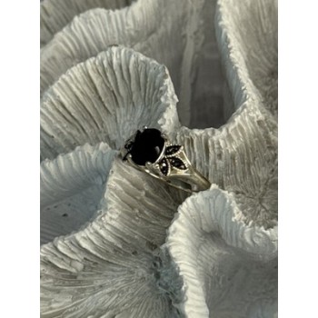 925 Sterling Silver Garnet & Marcasite Ring Size 7