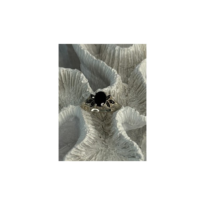 925 Sterling Silver Garnet & Marcasite Ring Size 7