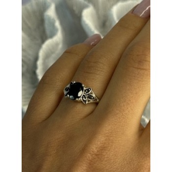 925 Sterling Silver Garnet & Marcasite Ring Size 7