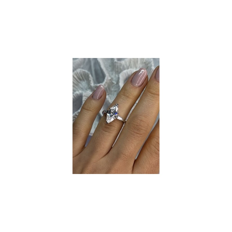 Beautiful 925 Sterling Silver CZ Ring Size 6
