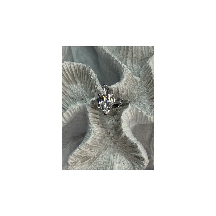 Beautiful 925 Sterling Silver CZ Ring Size 6