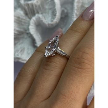 Beautiful 925 Sterling Silver CZ Ring Size 6