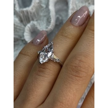 Beautiful 925 Sterling Silver CZ Ring Size 6
