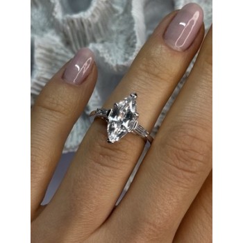 Beautiful 925 Sterling Silver CZ Ring Size 6