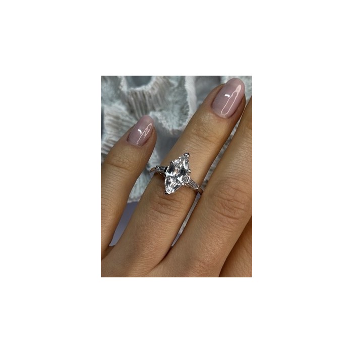 Beautiful 925 Sterling Silver CZ Ring Size 6
