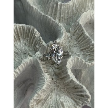 Beautiful 925 Sterling Silver CZ Ring Size 6