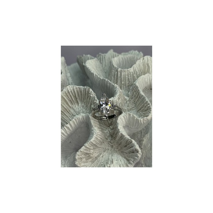 Beautiful 925 Sterling Silver CZ Ring Size 6