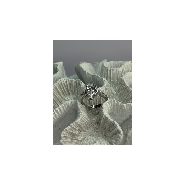 Beautiful 925 Sterling Silver CZ Ring Size 6