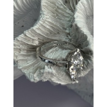 Beautiful 925 Sterling Silver CZ Ring Size 6