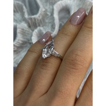 Beautiful 925 Sterling Silver CZ Ring Size 6