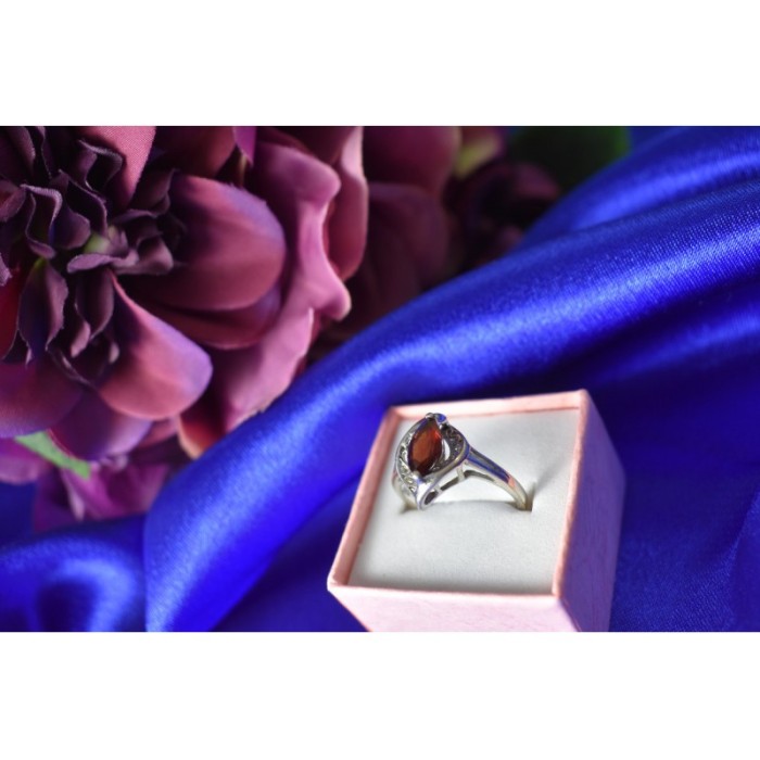 925 Sterling Silver Garnet Ring Size 6.5