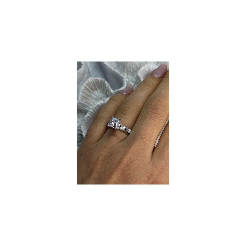 925 Sterling Silver CZ Ring Size 7.5