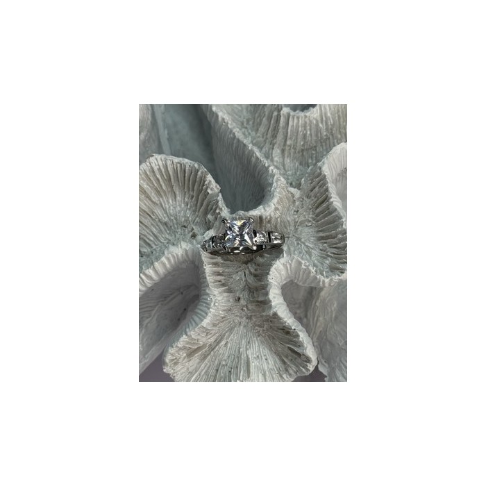 925 Sterling Silver CZ Ring Size 7.5