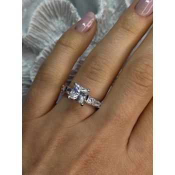 925 Sterling Silver CZ Ring Size 7.5
