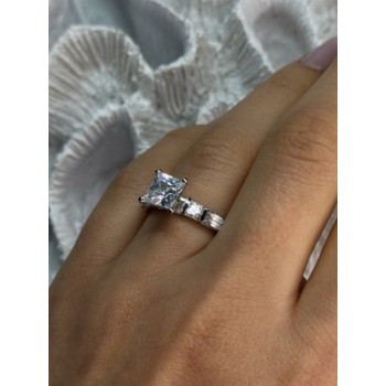 925 Sterling Silver CZ Ring Size 7.5
