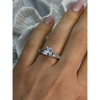 925 Sterling Silver CZ Ring Size 7.5