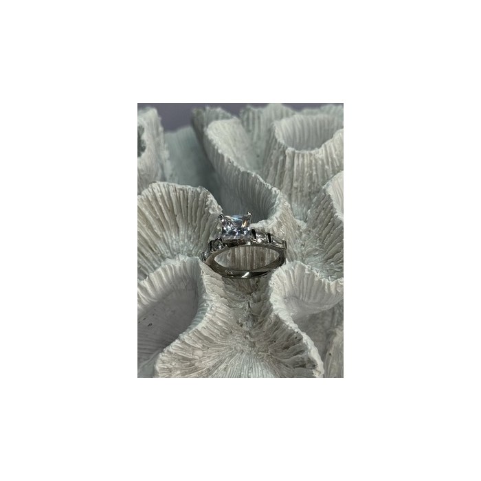 925 Sterling Silver CZ Ring Size 7.5