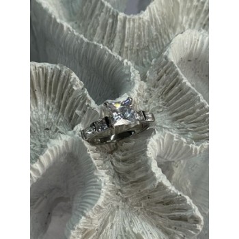 925 Sterling Silver CZ Ring Size 7.5