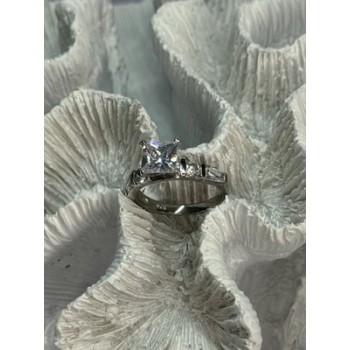 925 Sterling Silver CZ Ring Size 7.5