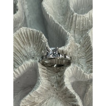 925 Sterling Silver CZ Ring Size 7.5
