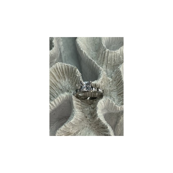 925 Sterling Silver CZ Ring Size 7.5