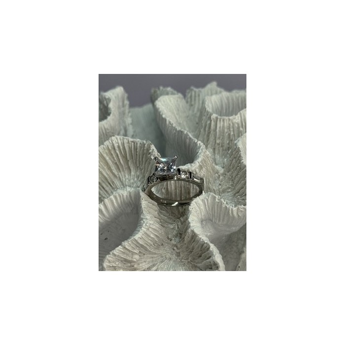 925 Sterling Silver CZ Ring Size 7.5