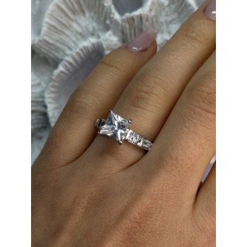 925 Sterling Silver CZ Ring Size 7.5