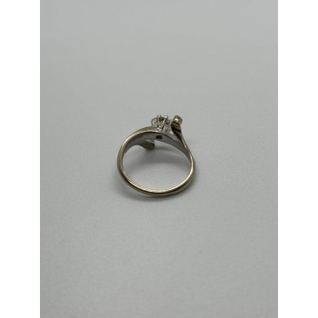 14K WHITE GOLD DIAMONDS RING SIZE 5.5