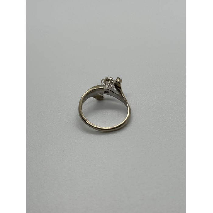 14K WHITE GOLD DIAMONDS RING SIZE 5.5