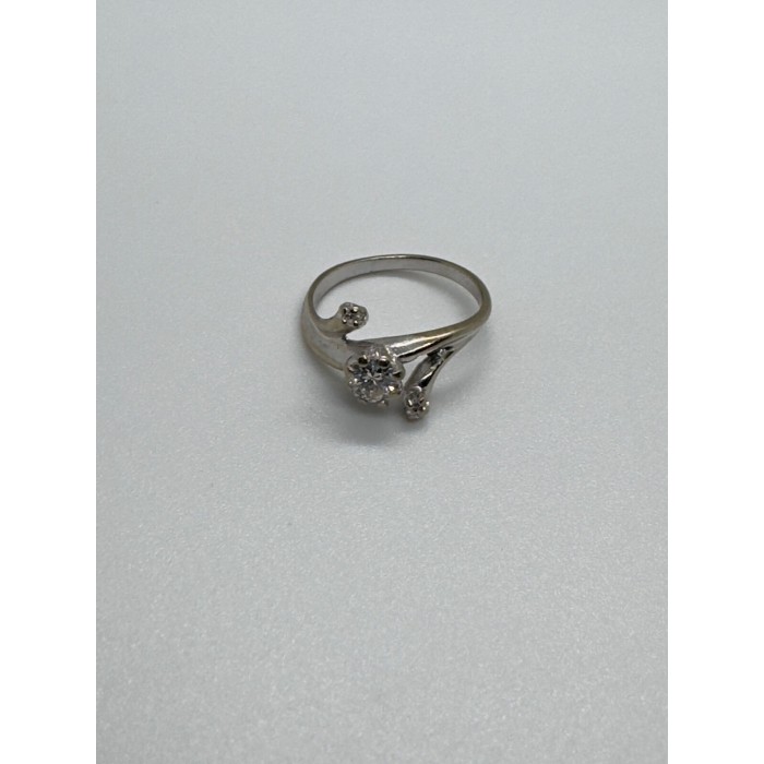 14K WHITE GOLD DIAMONDS RING SIZE 5.5