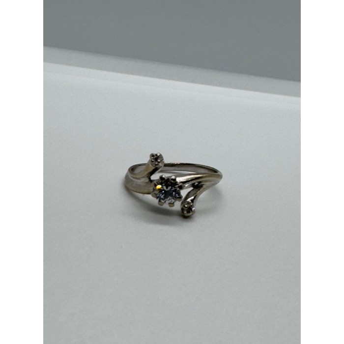 14K WHITE GOLD DIAMONDS RING SIZE 5.5